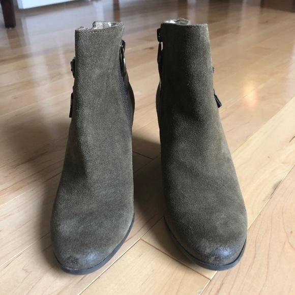 Tahari Sharon Olive Green suede Wedge Booties with brown straps size 6 - Picture 8 of 8